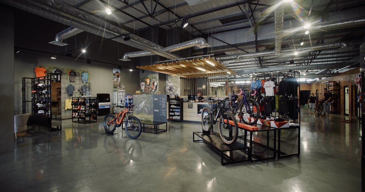 Specialized- Cycles Direct .00_01_48_02.Still016.jpg