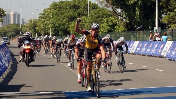 Arran Brown and Anriette Schoeman take the win at the Engen Dynamic series final