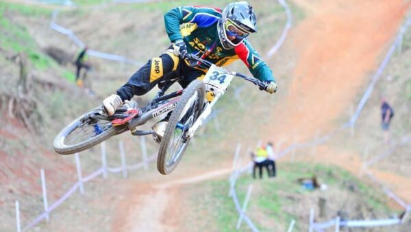 Heat, dust and tears on day two of World Champs
