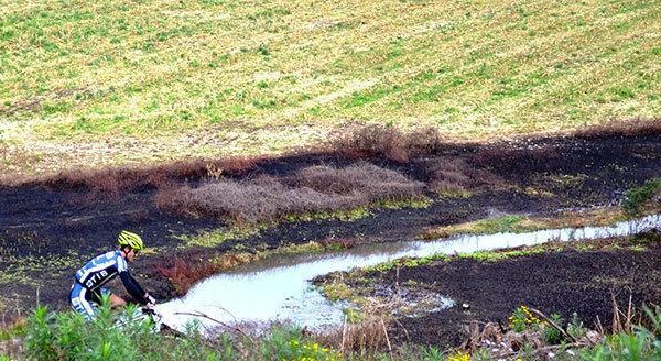 Hill, Potts retain ROAG Series leads after muddy Tour de Krantz