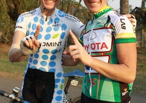 New world champs battle heat and wind to claim titles at UWCT Final road race