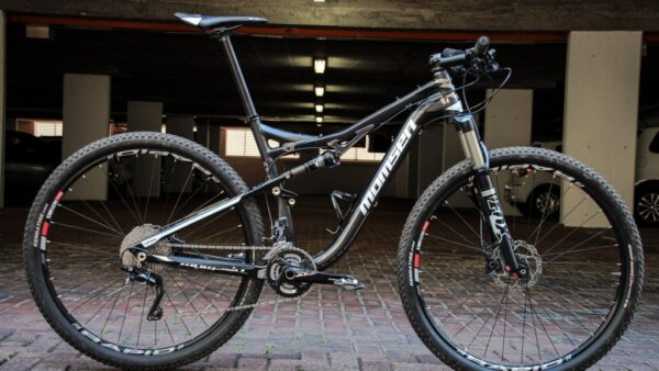 Review: 2015 Momsen VIPA AC