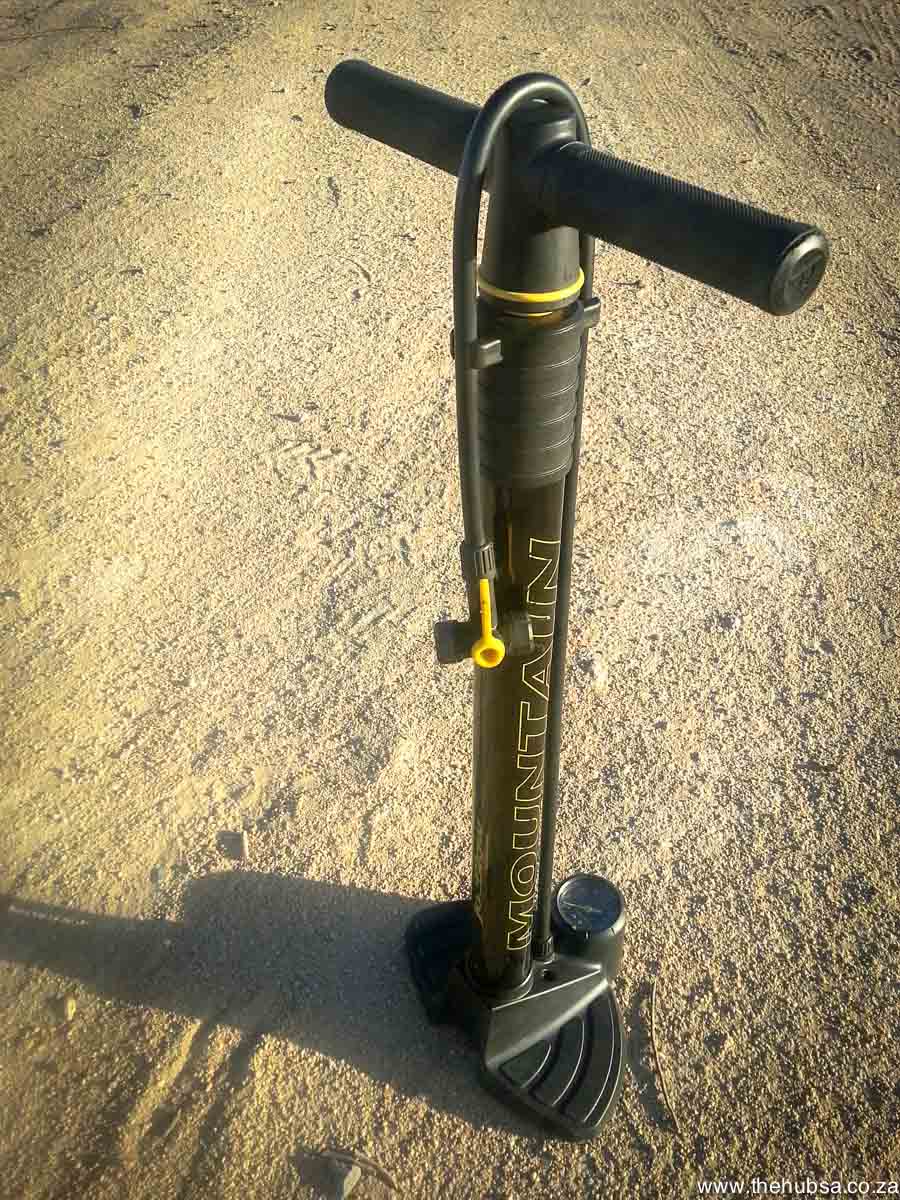 Review Topeak JoeBlow Mountain floor pump Bike Hub