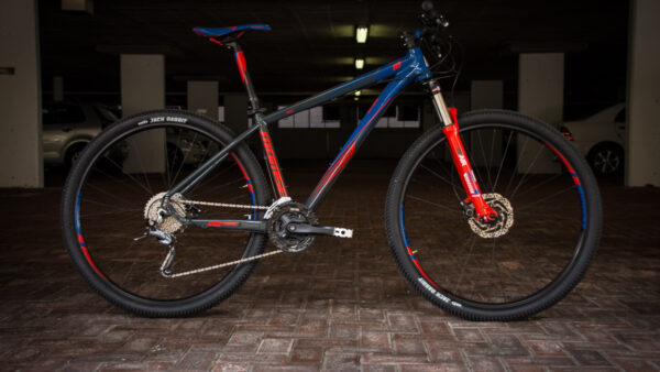 First Look Friday: Momsen AL229; Astute Italia Skycarb VT Saddle; Specialized Road Tyres