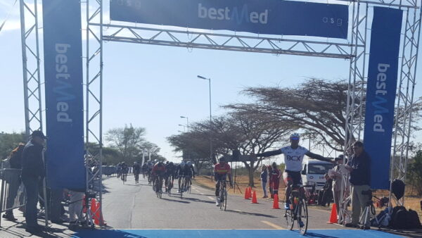 Hoffman retains Cycle4Cansa title in close finish