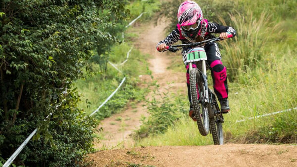 Thies and Fourie encourage more women to Downhill