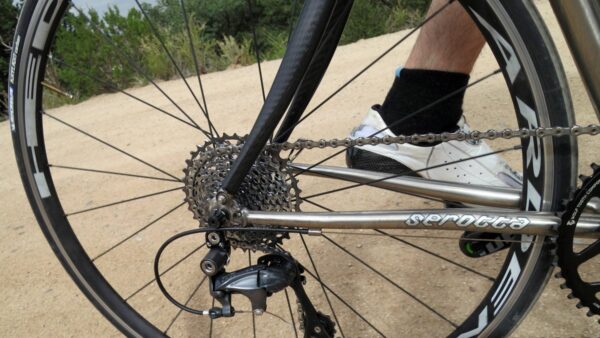 Lindarets & Wolf Tooth take to the road with wide-range drivetrains