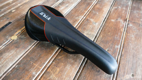 First Look Friday: fi’zi:k Gobi M5 saddle and M5 BOA shoes, and Vittoria Mezcal G+ tyres