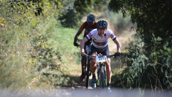 Van Gaalen victories put Knox, Neethling in series contention