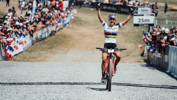 Courtney and Schurter boost title hopes with Les Gets victories
