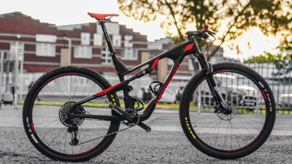 Bike Check: Momsen VIPA Ultra Devil’s Peak custom