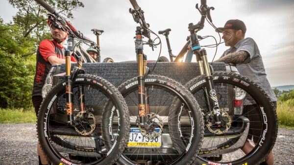 Stan’s NoTubes introduces new carbon wheelsets