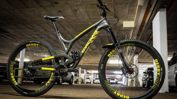 First Look Friday: Evil The Wreckoning, Mavic Cosmic Pro, and Morewood Mamba