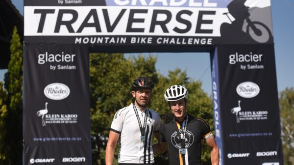 Munro, Stockwell & McDougall Complete Perfect Glacier Cradle Traverse Experiences