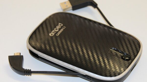 Review: Amped Carbon 5.1 portable charger