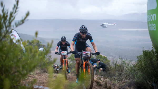 Canyon Topeak stamp their authority on Stage 3