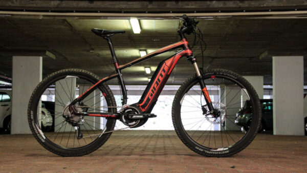 First Look Friday: Giant Dirt-E, Specialized Ambush, and Fabric Line
