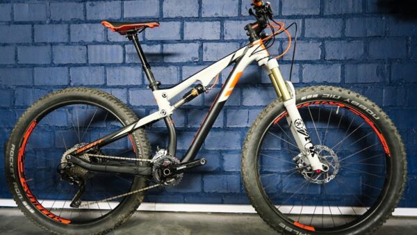 First Look Friday: Scott Genius Plus 720, Brunox Deo, Versus Socks