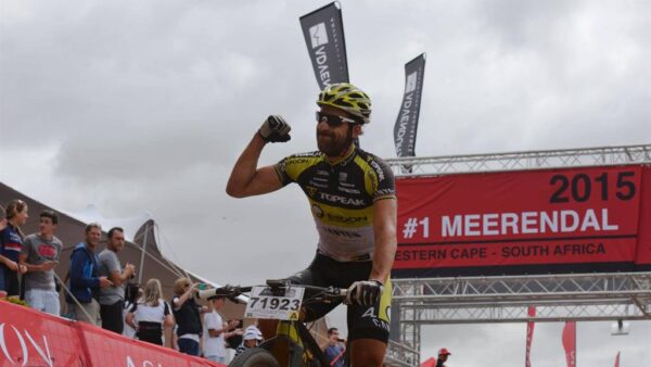 Lakata, Suss claim hard-fought Ashburton Investments series opener titles