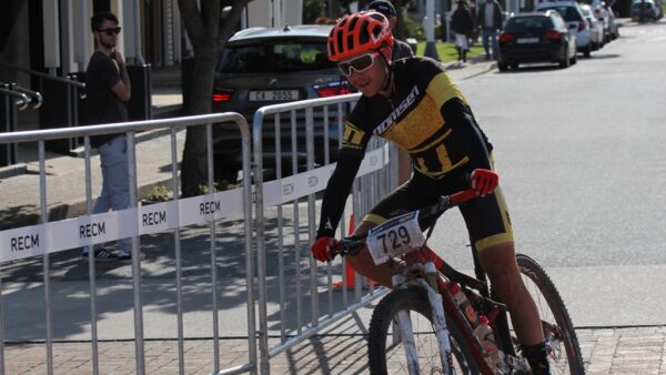 Rebello and Neethling victorious on stage 1 of the RECM Knysna 200