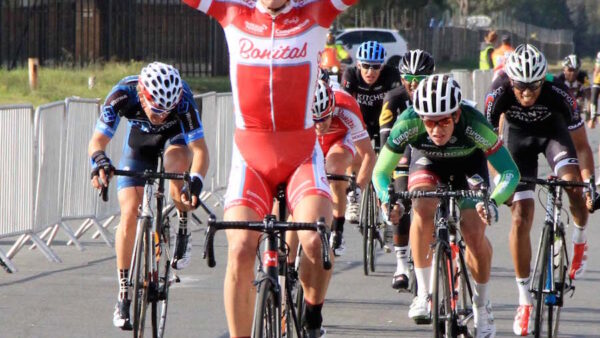 Fouché sprints to hometown glory at Emperors