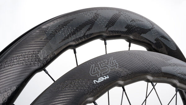 Zipp introduce the 454 NSW Disc and 302 carbon clincher