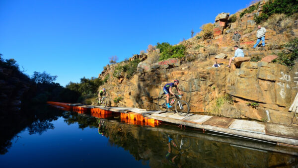 Beukes moves ahead after winning bruising Van Gaalen battle