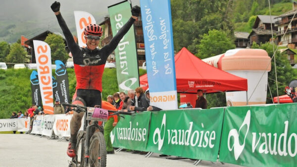 Ariane Kleinhans rides away with the Swiss Marathon Champs jersey