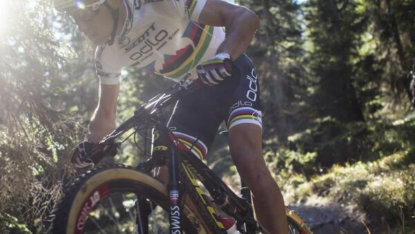 Nino Schurter extends contract until 2020