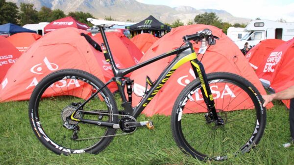 Bike Check: Alban Lakata’s Canyon Lux CF