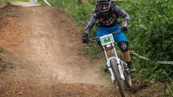 DHI and Enduro Series displays competitive camaraderie