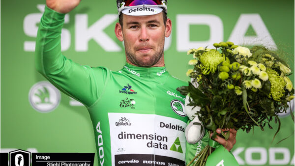 Mark Cavendish digs deep to keep Green Jersey