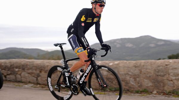 Tour of Qatar #2: Wind wreaks havoc for MTN-Qhubeka