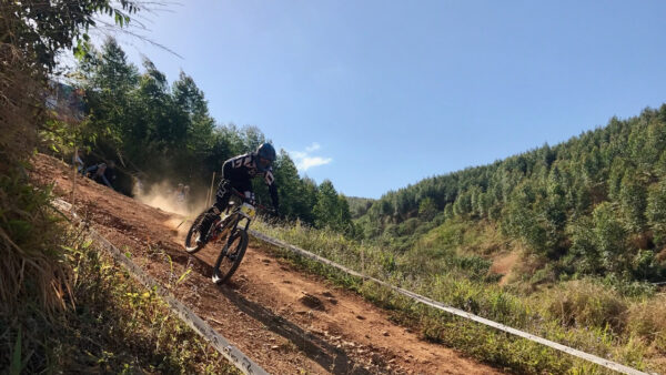 Gold for Christopher Philogene, hattrick for Thies at Downhill Cup