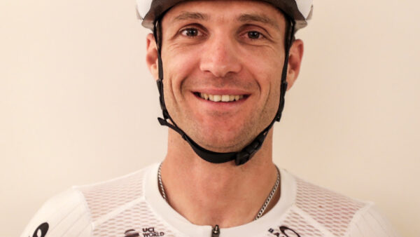 Dimension Data honour Mandela Day with orange helmets at Le Tour