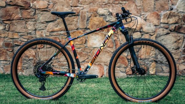 Bike Check: Pinner’s custom-painted Signal PRO
