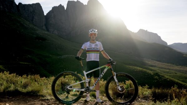 Alan Hatherly joins combined program with Giant Factory Off-Road Team and Team Jayco AlUla